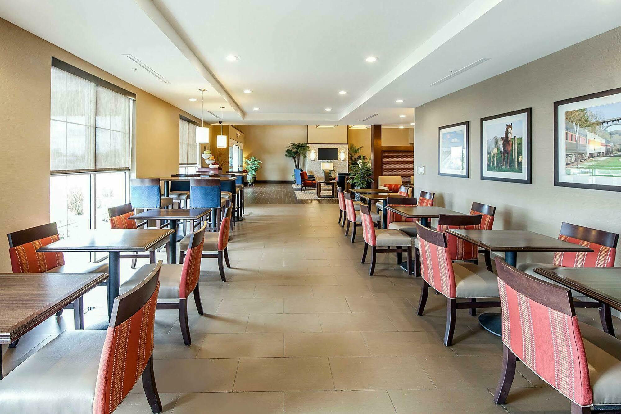 Comfort Suites Marietta-Parkersburg Zewnętrze zdjęcie
